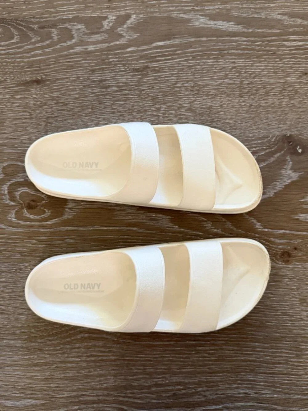 Girls Old Navy white slip on sandals slides size 3-4
